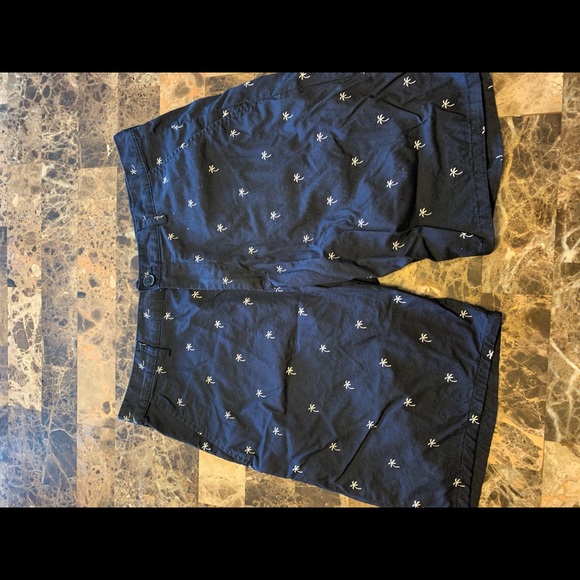 H&M Other - Palm tree patterned shorts